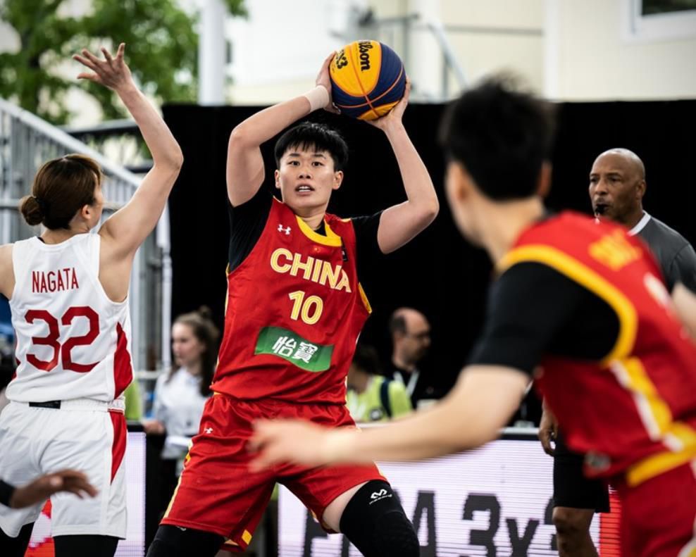 如果曼城能够赢得足总杯，我们将会成为六冠王，我喜欢六冠王，对于奖杯我是很贪婪的，我对我们在这么多年以来的工作方式感到高兴和满意。